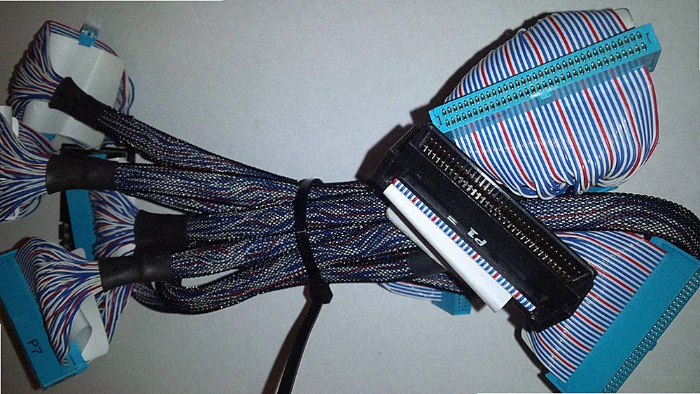 New SCSI Ultra2 LVD & Ultra Wide SCSI3 M/F WITH TERMINATION & 8 F CONNECTORS